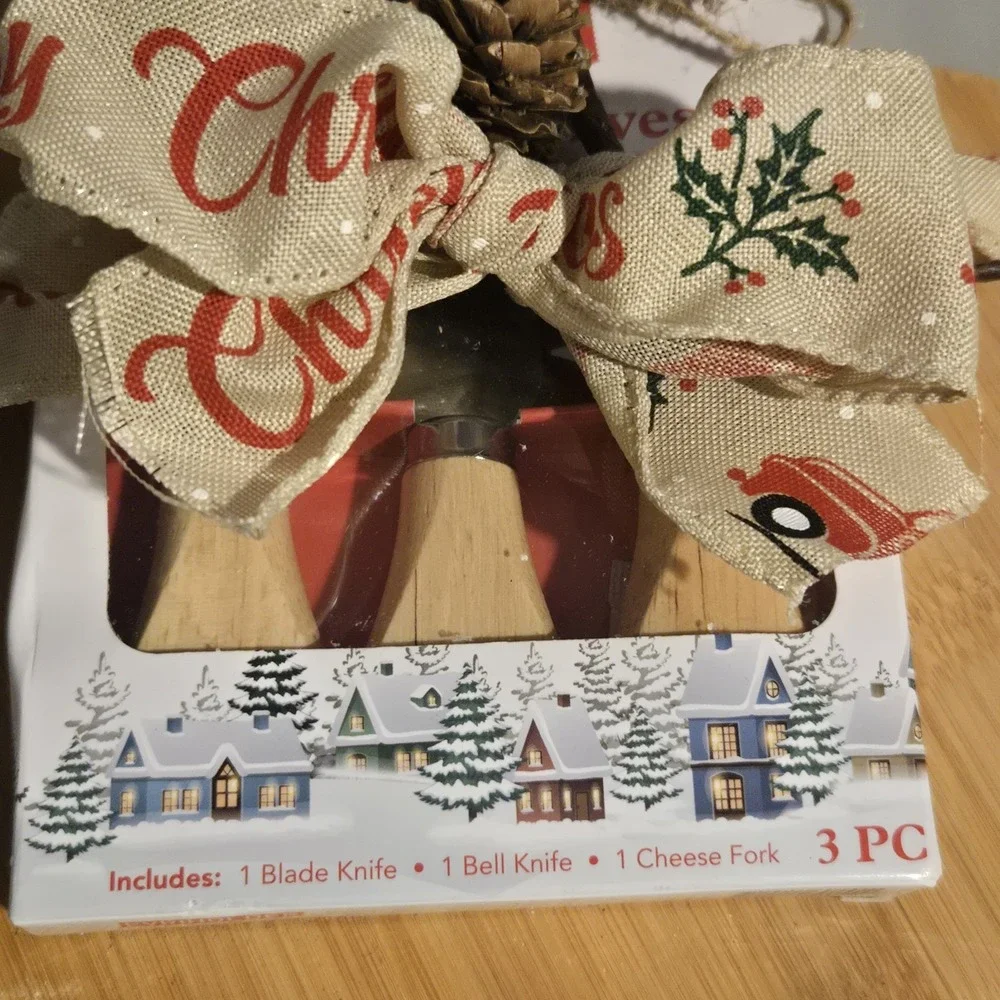 Mistletoe Marathon Charcuter-Tree Bamboo Board Cheese Knives Christmas Set